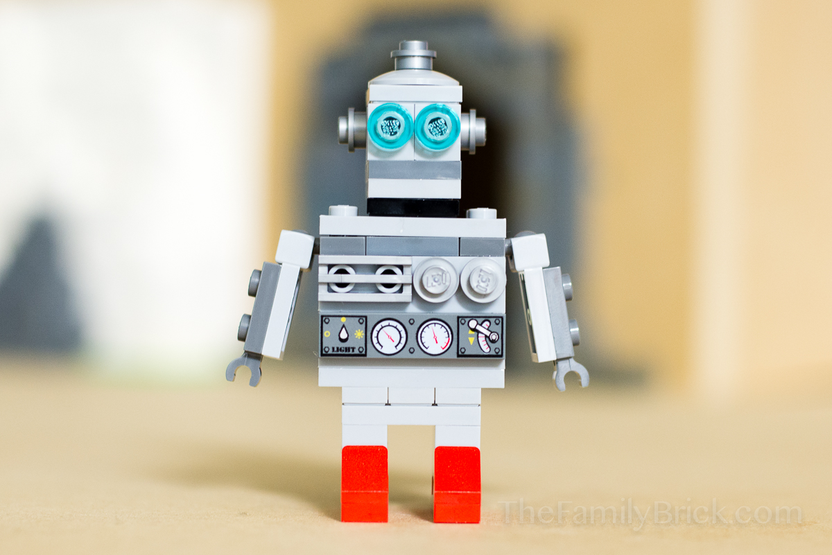 March 2015 Monthly Mini Build: Robot - The Family Brick