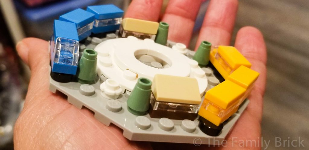 Motorizing the LEGO Christmas Tree - Tree & Train plate